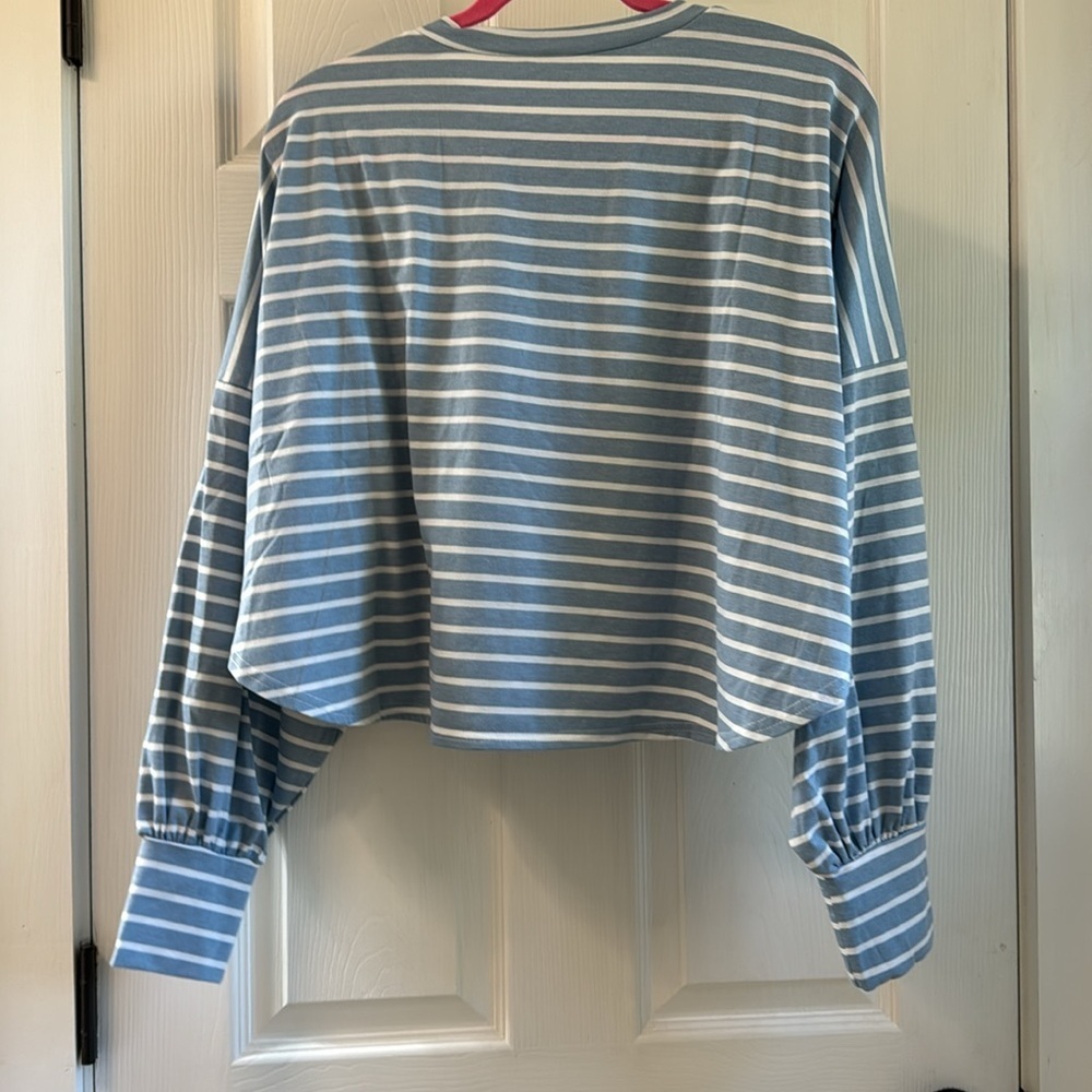 Pink Lily Light Blue Striped Semi Cropped Long Sleeve Top Size Medium NWOT - Picture 4 of 5